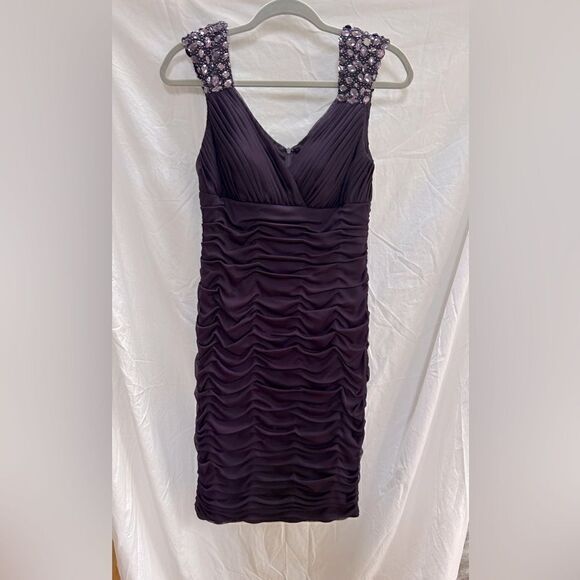 Xscape Bodycon purple midi gown size 6 EUC jewels on shoulders rouched body - Picture 1 of 8